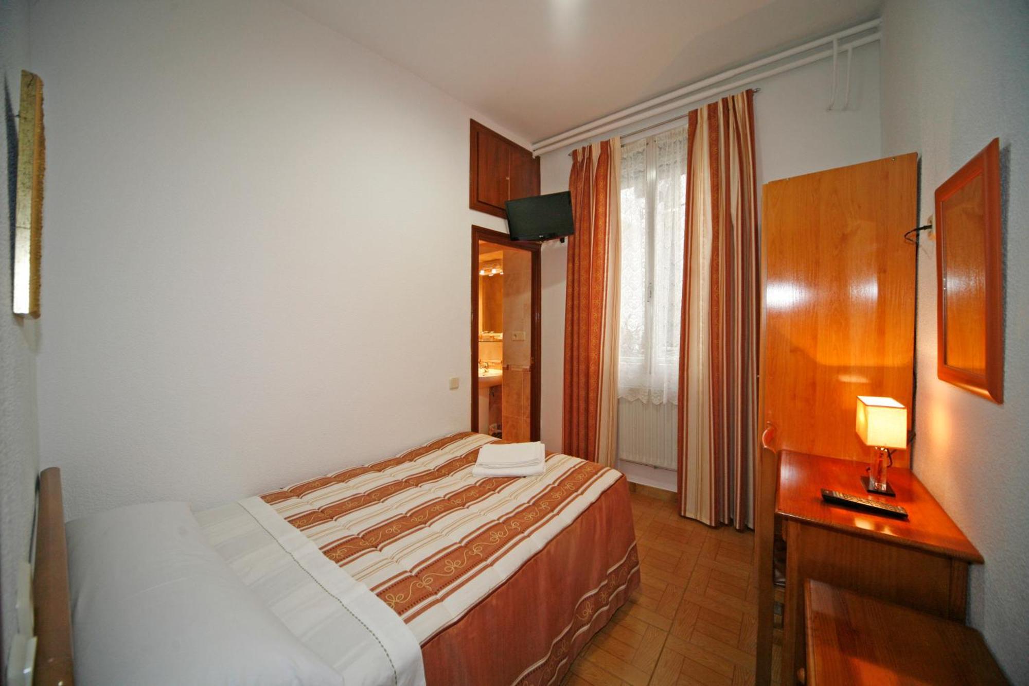 Hostal San Antonio Madrid Eksteriør billede